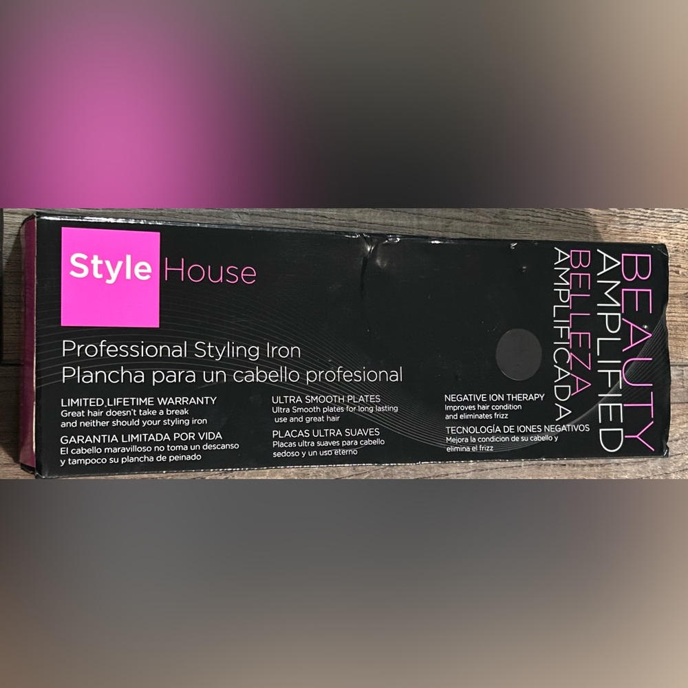 Black Styling Iron with Ultra Smooth Plates